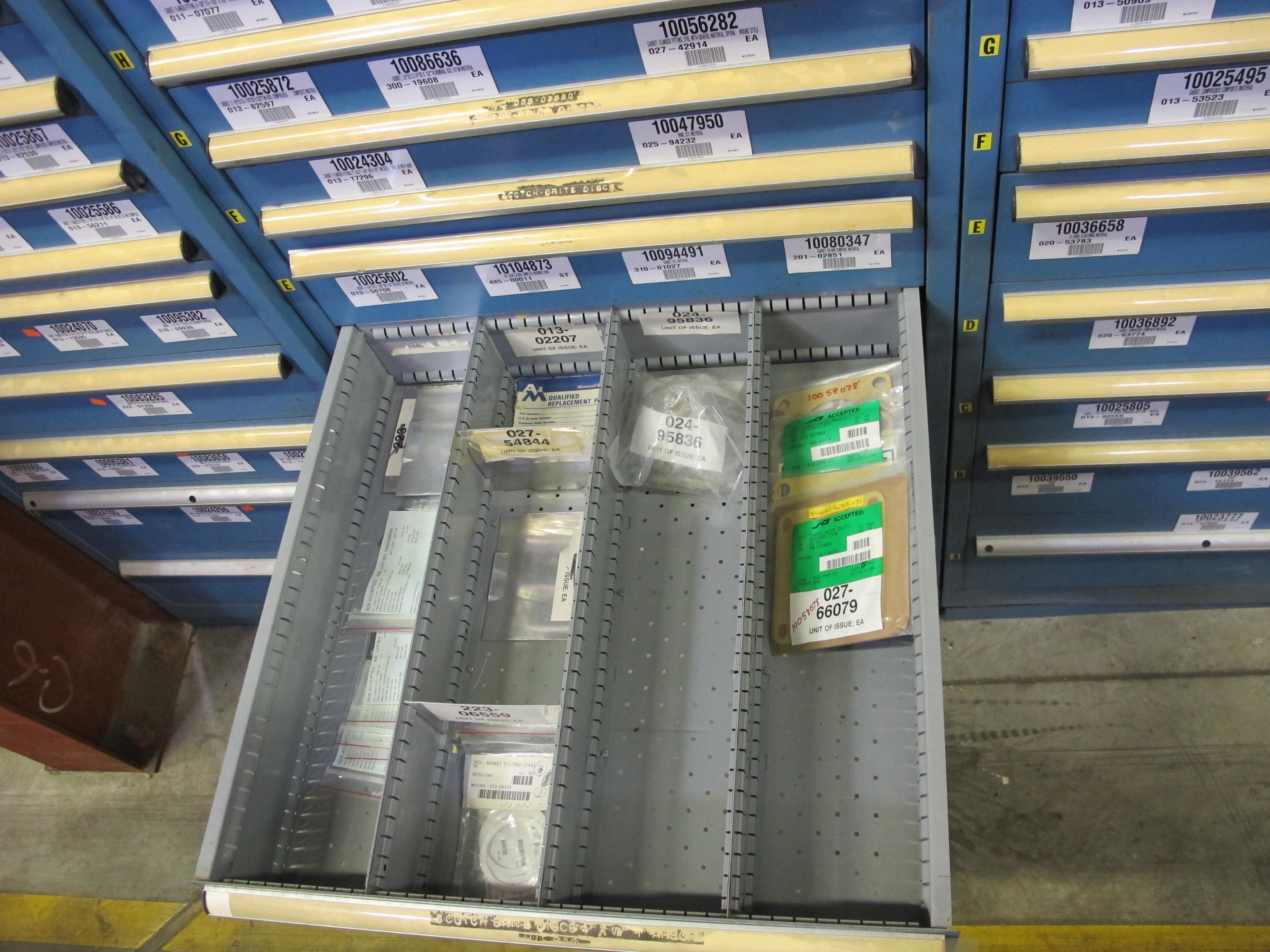 LISTA HEAVY DUTY 10-DRAWER PARTS CABINET W/ CONTENTS (W-50) LOADING & HANDLING FEE $25-